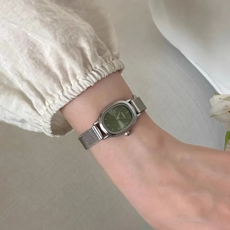Vintage Fashion Watches - Зеленые часы с маленьким овальным циферблатом,
